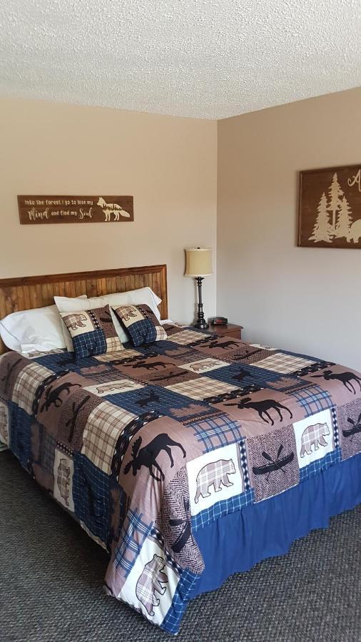 Dwight Village Motel Buitenkant foto