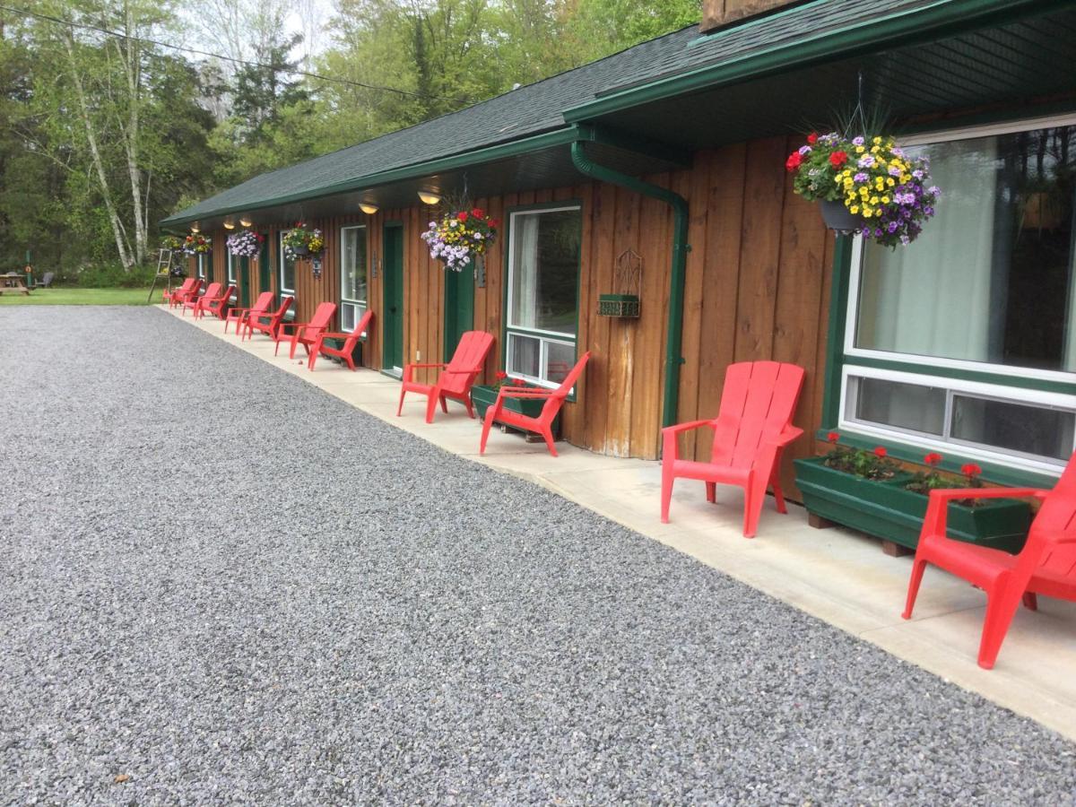 Dwight Village Motel Buitenkant foto