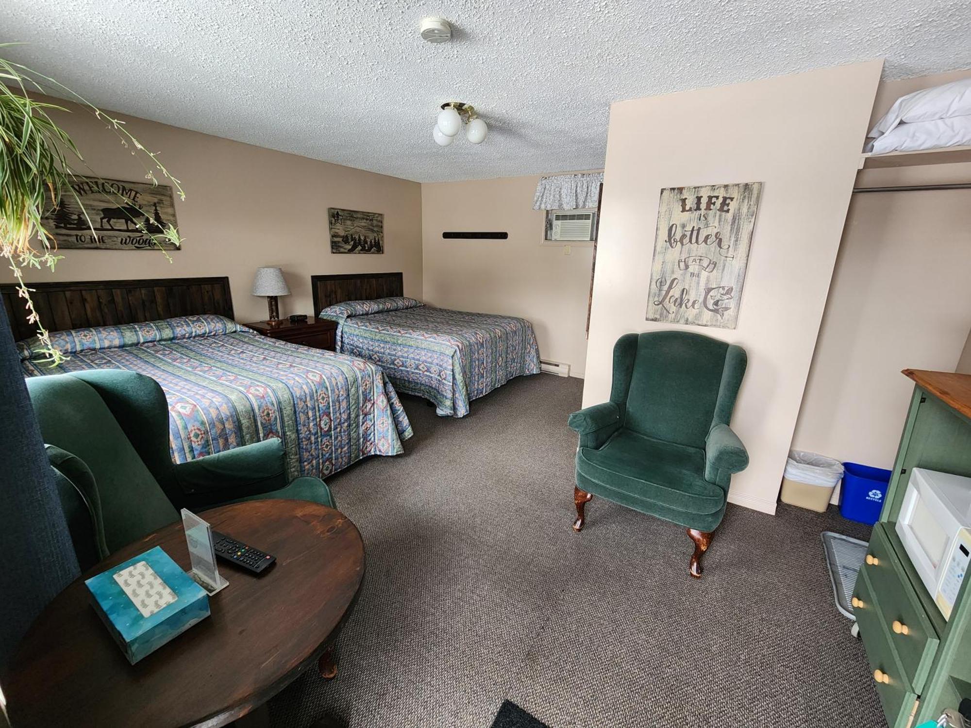 Dwight Village Motel Buitenkant foto
