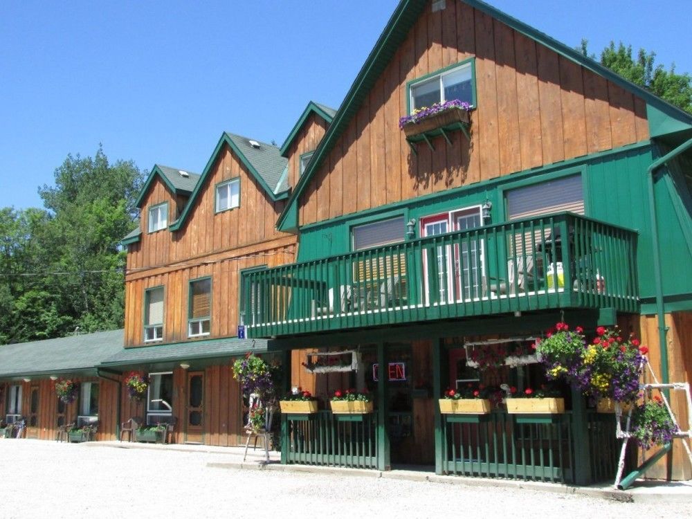 Dwight Village Motel Buitenkant foto